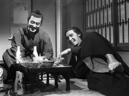 大河ドラマ「勝海舟」で渡瀬恒彦さんと萩原健一さんは、収録の合間に和やかに談笑